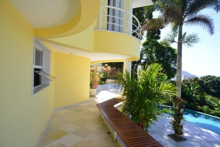 Casa à venda com 774m², 4 quartos e 5 vagas Casa à venda com 774m², 4 quartos e 5 vagasVista Externa