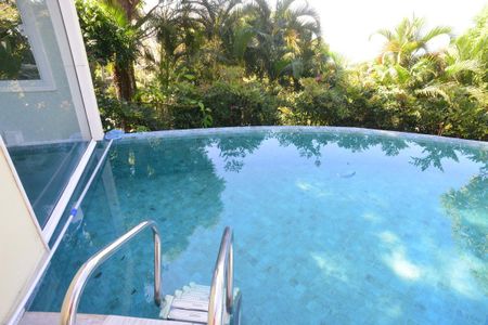 Casa à venda com 774m², 4 quartos e 5 vagas Casa à venda com 774m², 4 quartos e 5 vagasÁrea comum