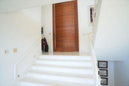 Casa à venda com 774m², 4 quartos e 5 vagas Casa à venda com 774m², 4 quartos e 5 vagasHall de Entrada