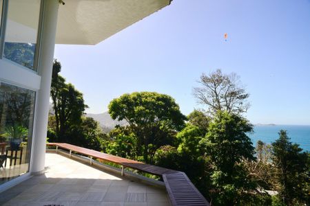 Casa à venda com 774m², 4 quartos e 5 vagas Casa à venda com 774m², 4 quartos e 5 vagasVista Externa