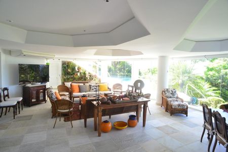 Casa à venda com 774m², 4 quartos e 5 vagas Casa à venda com 774m², 4 quartos e 5 vagasSala Inferior