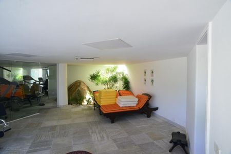 Casa à venda com 774m², 4 quartos e 5 vagas Casa à venda com 774m², 4 quartos e 5 vagasÁrea comum