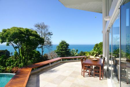 Casa à venda com 774m², 4 quartos e 5 vagas Casa à venda com 774m², 4 quartos e 5 vagasVista Externa