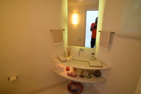 Casa à venda com 774m², 4 quartos e 5 vagas Casa à venda com 774m², 4 quartos e 5 vagasBanheiro