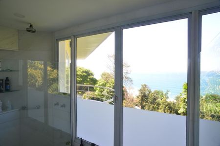 Casa à venda com 774m², 4 quartos e 5 vagas Casa à venda com 774m², 4 quartos e 5 vagasBanheiro