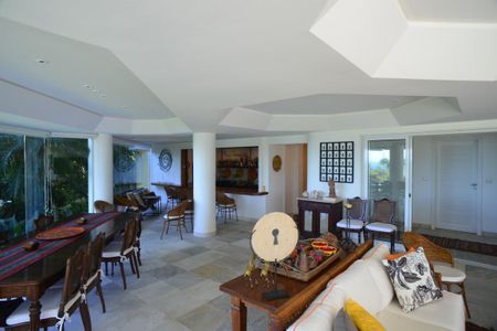 Casa à venda com 774m², 4 quartos e 5 vagas Casa à venda com 774m², 4 quartos e 5 vagasSala Inferior