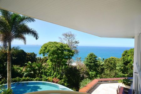 Casa à venda com 774m², 4 quartos e 5 vagas Casa à venda com 774m², 4 quartos e 5 vagasVista da Suíte