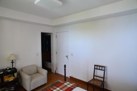 Casa à venda com 774m², 4 quartos e 5 vagas Casa à venda com 774m², 4 quartos e 5 vagasSuíte