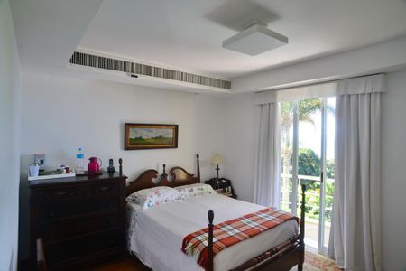 Casa à venda com 774m², 4 quartos e 5 vagas Casa à venda com 774m², 4 quartos e 5 vagasSuíte