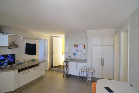 Casa à venda com 774m², 4 quartos e 5 vagas Casa à venda com 774m², 4 quartos e 5 vagasÁrea de Serviço