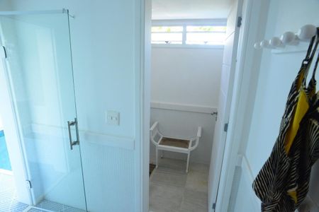 Casa à venda com 774m², 4 quartos e 5 vagas Casa à venda com 774m², 4 quartos e 5 vagasBanheiro