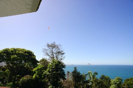 Casa à venda com 774m², 4 quartos e 5 vagas Casa à venda com 774m², 4 quartos e 5 vagasVista Externa