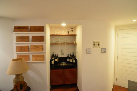 Casa à venda com 774m², 4 quartos e 5 vagas Casa à venda com 774m², 4 quartos e 5 vagasSala de Vinhos