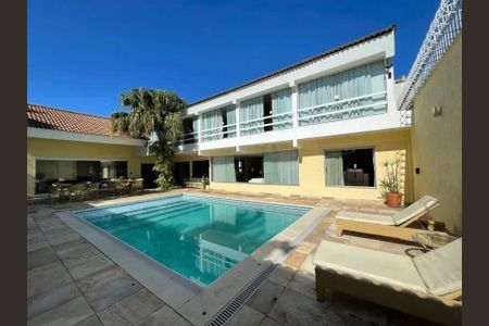 Casa à venda com 594m², 4 quartos e sem vaga