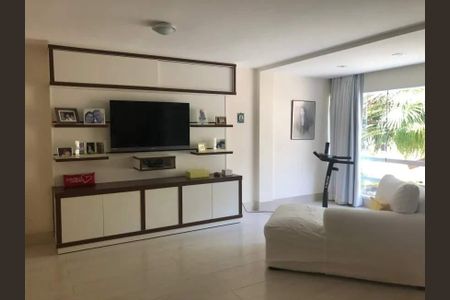 Casa à venda com 594m², 4 quartos e sem vaga