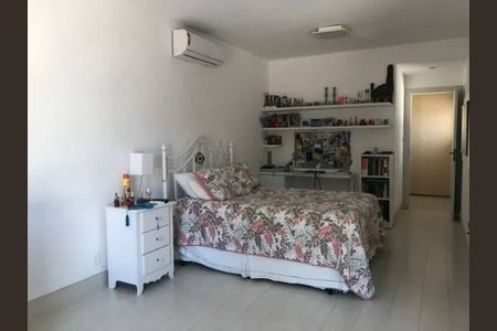 Casa à venda com 594m², 4 quartos e sem vaga