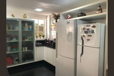 Casa à venda com 594m², 4 quartos e sem vaga