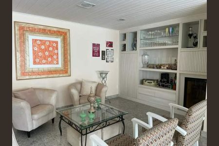 Casa à venda com 594m², 4 quartos e sem vaga