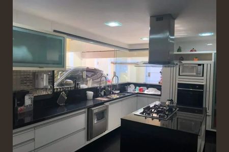 Casa à venda com 594m², 4 quartos e sem vaga