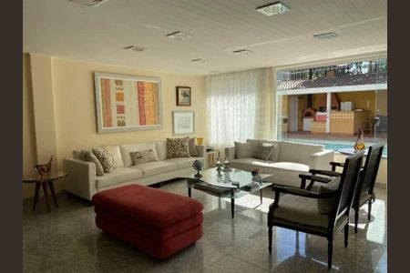 Casa à venda com 594m², 4 quartos e sem vaga