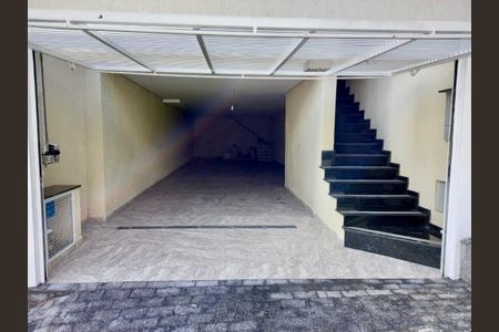 Casa à venda com 219m², 3 quartos e 5 vagas Casa à venda com 219m², 3 quartos e 5 vagasFoto 02