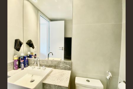 Apartamento à venda com 139m², 2 quartos e 1 vagaBanheiro Suíte 1