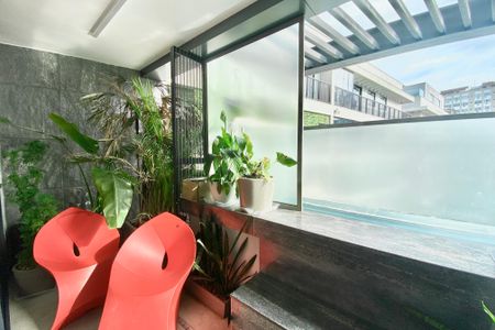 Varanda de apartamento à venda com 2 quartos, 139m² em Leblon, Rio de Janeiro