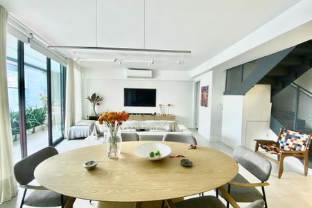 Sala de apartamento à venda com 2 quartos, 139m² em Leblon, Rio de Janeiro