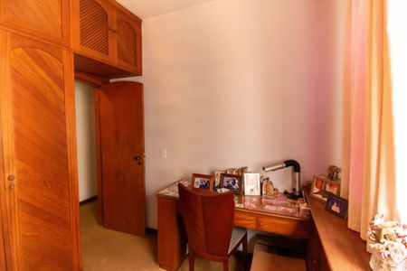 Apartamento à venda com 184m², 4 quartos e 1 vagaQuarto 2