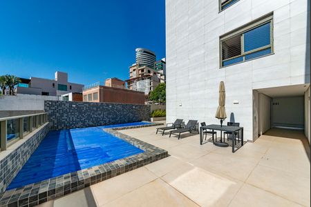 Apartamento à venda com 360m², 4 quartos e 4 vagasÁrea comum - Piscina