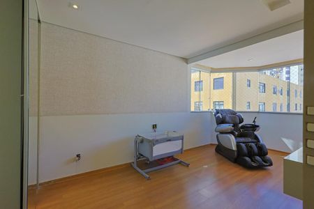 Apartamento à venda com 260m², 4 quartos e 4 vagas Suíte