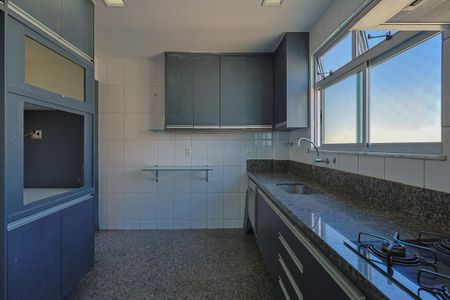 Apartamento à venda com 260m², 4 quartos e 4 vagasCozinha