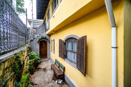 Casa à venda com 286m², 2 quartos e 8 vagas Casa à venda com 286m², 2 quartos e 8 vagasEntrada