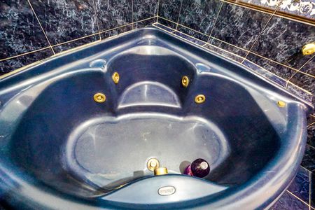 Casa à venda com 286m², 2 quartos e 8 vagas Casa à venda com 286m², 2 quartos e 8 vagasBanheiro da Suíte