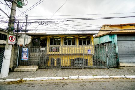 Casa à venda com 286m², 2 quartos e 8 vagas Casa à venda com 286m², 2 quartos e 8 vagasFachada