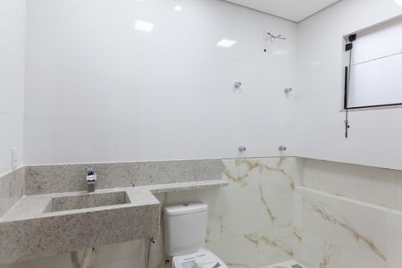 Casa de condomínio à venda com 200m², 4 quartos e 4 vagasBanheiro da Suíte 4