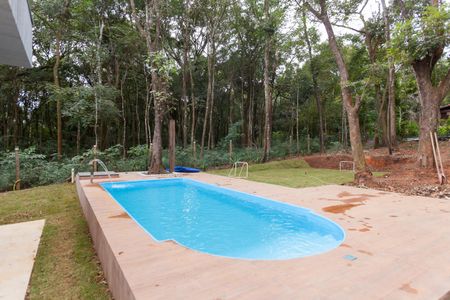 Casa de condomínio à venda com 200m², 4 quartos e 4 vagasPiscina