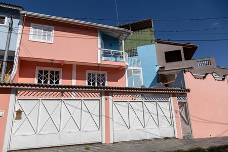 Casa à venda com 104m², 3 quartos e 4 vagasFachada