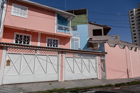 Casa à venda com 104m², 3 quartos e 4 vagasFachada