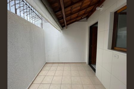 Casa de condomínio à venda com 112m², 2 quartos e 2 vagas Casa de condomínio à venda com 112m², 2 quartos e 2 vagasQuintal