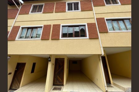 Casa de condomínio à venda com 112m², 2 quartos e 2 vagas Casa de condomínio à venda com 112m², 2 quartos e 2 vagasFachada