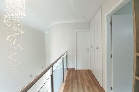 Casa de condomínio para alugar com 240m², 4 quartos e 4 vagas Casa de condomínio para alugar com 240m², 4 quartos e 4 vagasCorredor