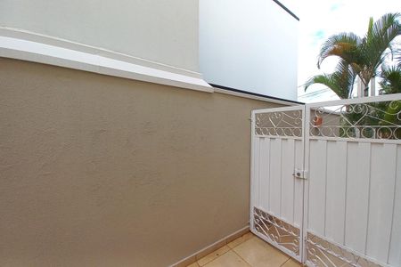 Casa de condomínio para alugar com 240m², 4 quartos e 4 vagas Casa de condomínio para alugar com 240m², 4 quartos e 4 vagasVista da Suíte 1