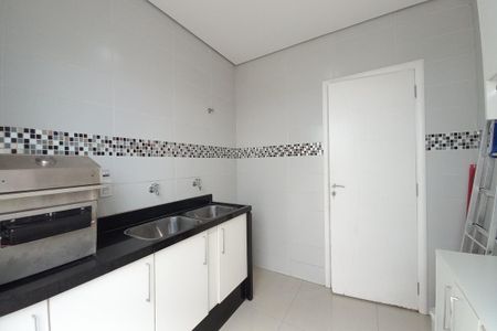 Casa de condomínio para alugar com 240m², 4 quartos e 4 vagas Casa de condomínio para alugar com 240m², 4 quartos e 4 vagasÁrea de Serviço