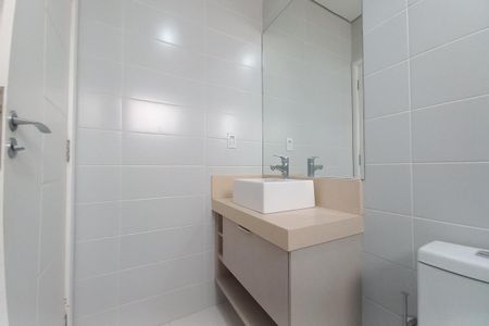 Casa de condomínio para alugar com 240m², 4 quartos e 4 vagas Casa de condomínio para alugar com 240m², 4 quartos e 4 vagasBanheiro da Suíte 1