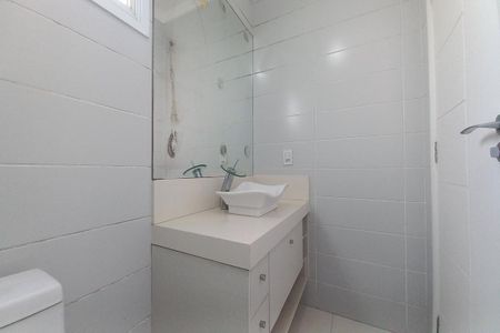 Casa de condomínio para alugar com 240m², 4 quartos e 4 vagas Casa de condomínio para alugar com 240m², 4 quartos e 4 vagasBanheiro da Suíte 2