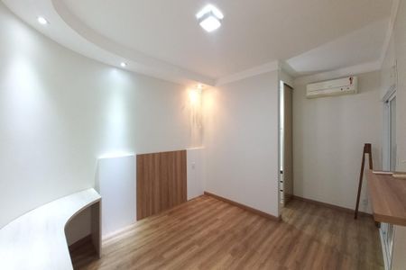 Casa de condomínio para alugar com 240m², 4 quartos e 4 vagas Casa de condomínio para alugar com 240m², 4 quartos e 4 vagasSuíte 4