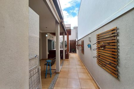 Casa de condomínio para alugar com 240m², 4 quartos e 4 vagas Casa de condomínio para alugar com 240m², 4 quartos e 4 vagasÁrea comum
