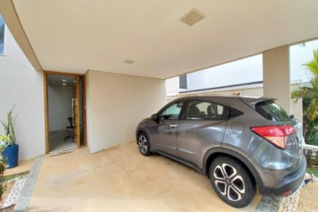 Casa de condomínio para alugar com 240m², 4 quartos e 4 vagas Casa de condomínio para alugar com 240m², 4 quartos e 4 vagasGaragem