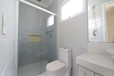 Casa de condomínio para alugar com 240m², 4 quartos e 4 vagas Casa de condomínio para alugar com 240m², 4 quartos e 4 vagasBanheiro da Suíte 2